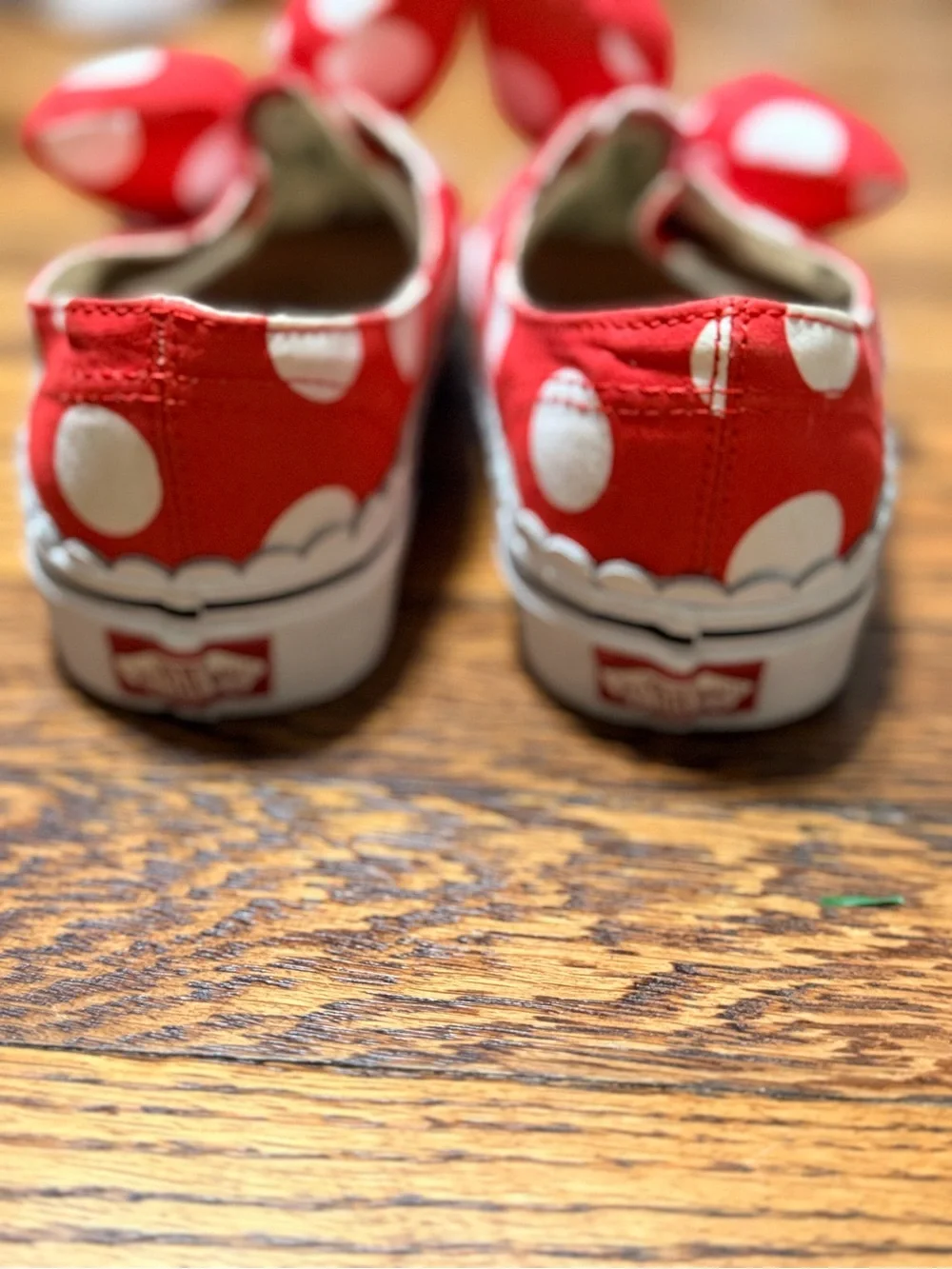 Vans x Disney Authentic Gore Minnie’s Bow Red Polka Dot Shoes W 7.5 M 6